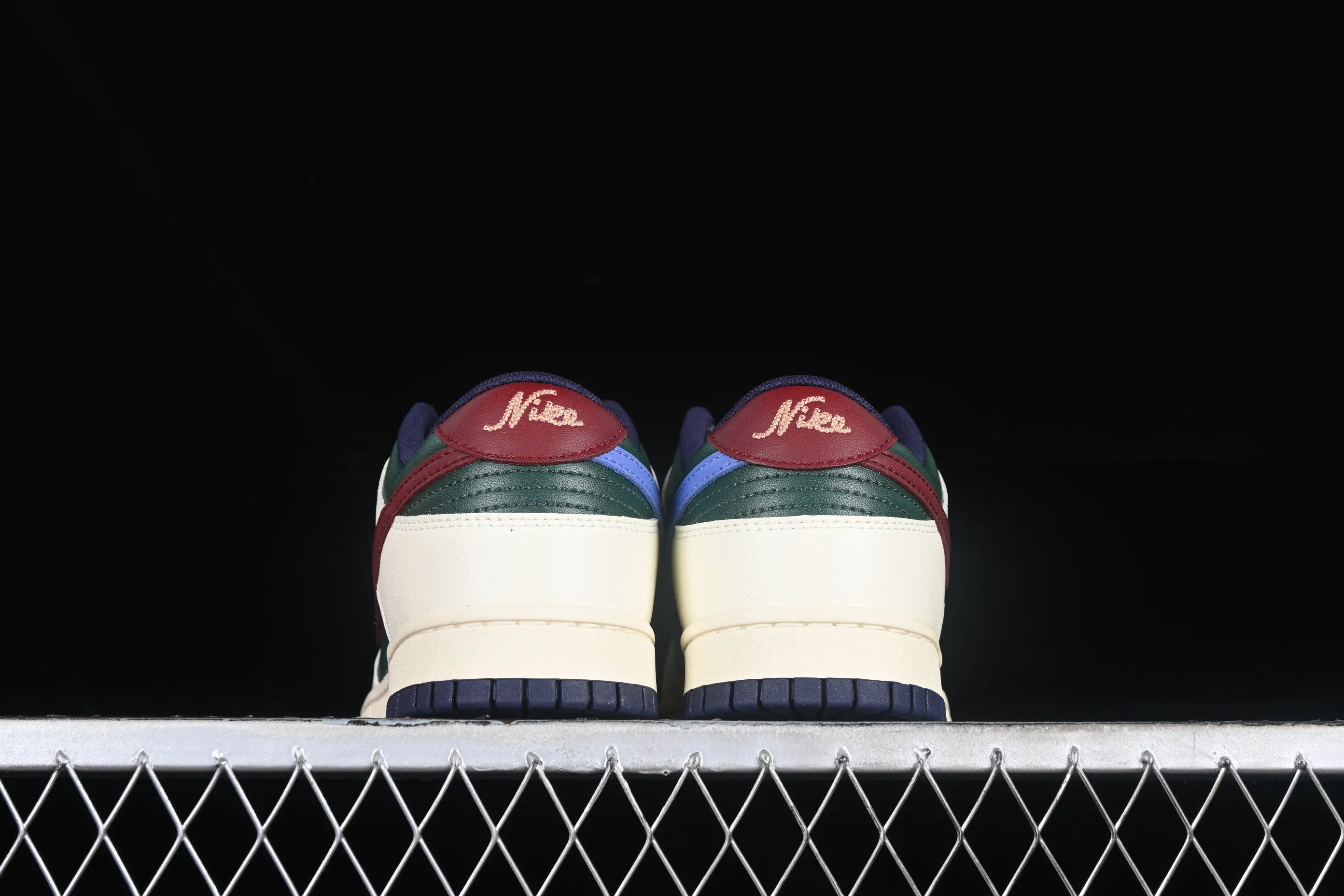 All categories Nk SB Dunk Series Nk SB Dunk Low low-top sneakers Nk SB Dunk Low "Gorge Green" SB low-top casual sneakers FV8106-361